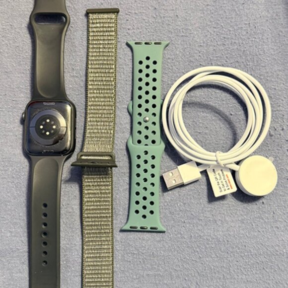 Amazon.com: Apple Watch Series 6 (GPS + Cellular, 44mm  Apple Watch Series 6 44mm GPS -  Black Aluminum - 5